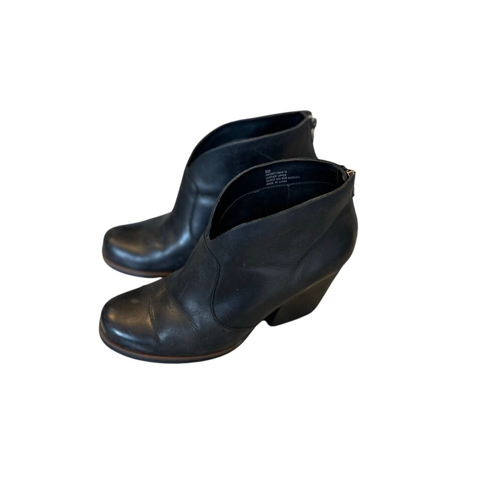 Korks women’s booties size 8 black back zip